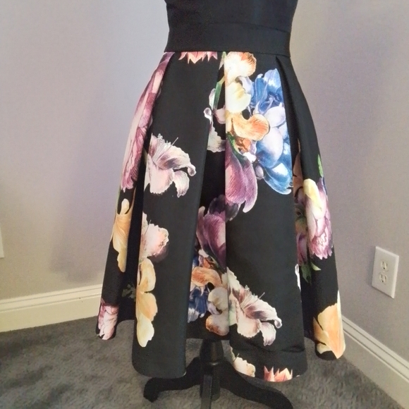 Ted Baker London Black Floral Illusia Pleated Dress - Ted 1/US 4 - Picture 7 of 16